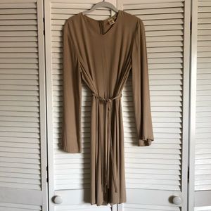 Chic beige Uniqlo tunic dress